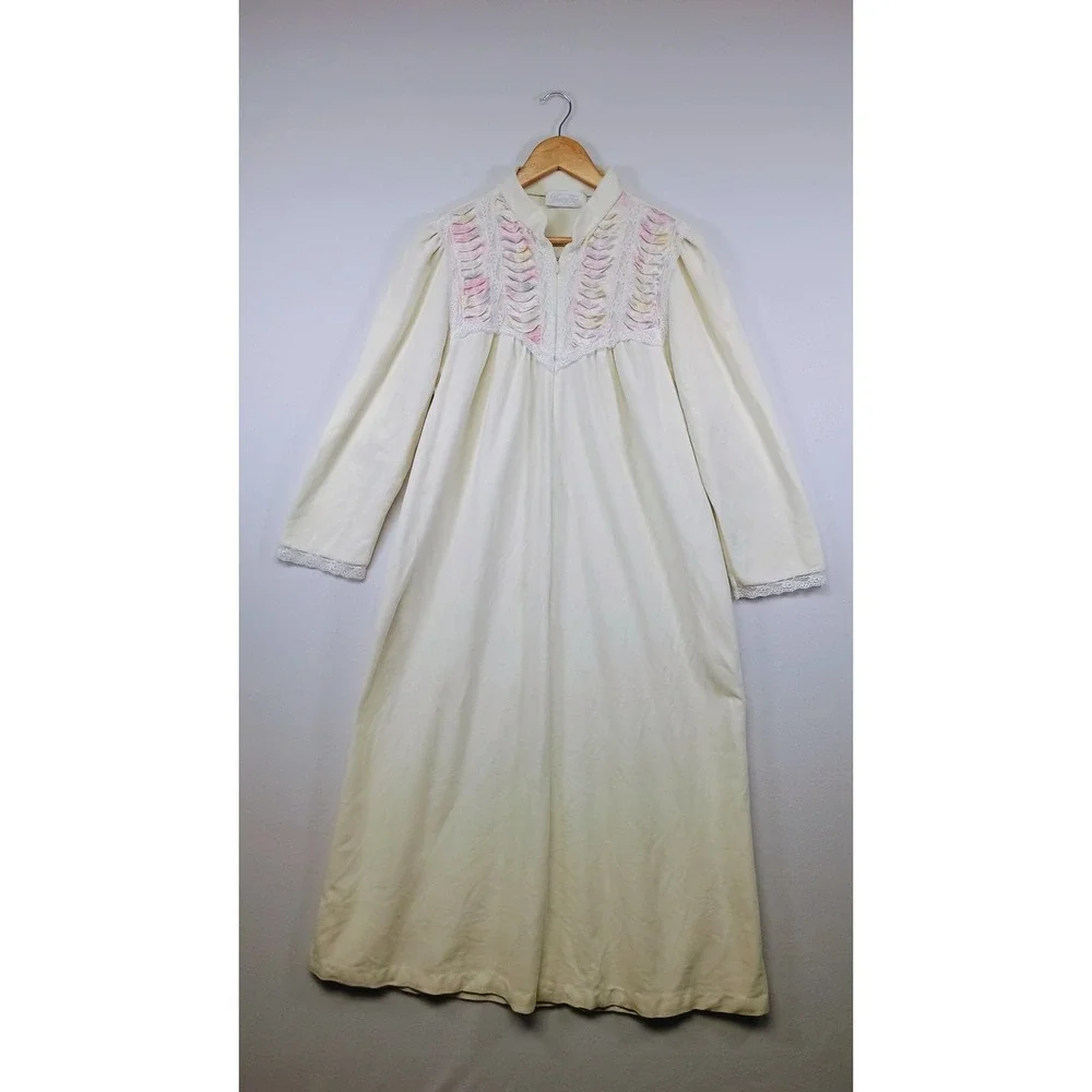 Vintage Grandmacore Vanity Fair Women M Cream Lace Floral Smocked Zip Front Robe
